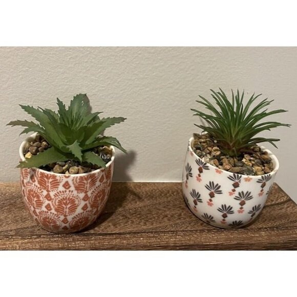 New 2 Pack Artificial Plants Small Cute Succulents in Ceramic Planters Fake - Picture 1 of 3